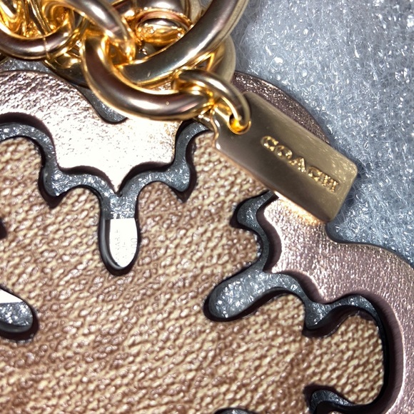 ❄️COACH LEATHER SNOW ❄️ FLAKE❄️ - Picture 6 of 9